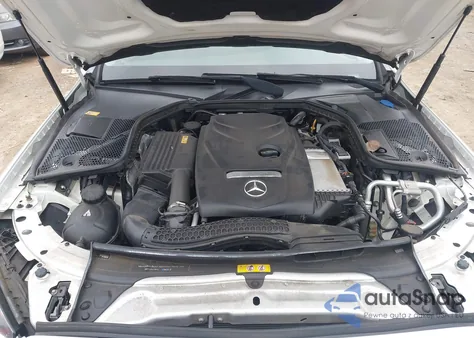 2016 Mercedes-Benz C 300 4Matic z USA, uszkodzony, nr VIN 55SWF4KB6GU098668